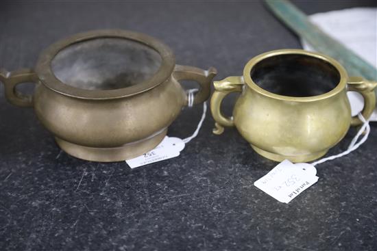 Two Chinese bronze gui censers, W. 17.5 and 13cm